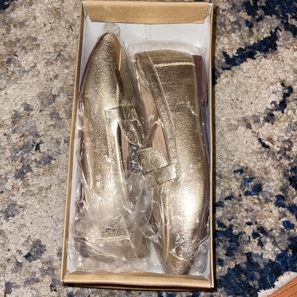 NIB GOLD FLATS - Picture 2 of 3